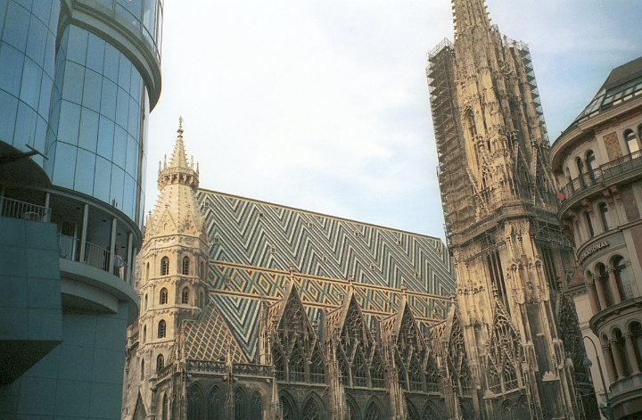 14 Vienna - St Stephens Cathedral.jpg - ASCII